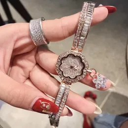 Wristwatches Ultra Thin Women Bracelet Watches Luxury Full Crystals Fashion Watch Rhinestone Flower Tassel Wrist Romantic Floral CaseWristwa