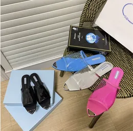 2022 Neueste Klassiker Luxus Designer Frauen Hausschuhe Transparente PVC Sandalen Damen Brief Gedruckt Sommer Slipper Slides Dame Flip Flops Flache Strandschuhe