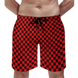 Pantanos cortos para hombres tablero de ajedrez simple rojo y negro pantalones cortos cortos estampados para hombres troncos de natación de natación ideamen's
