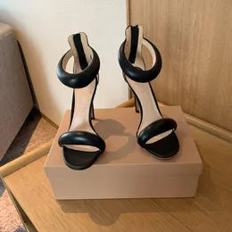 Золотые сандалии для женщин Gianvito Rossi Luxury Designer Designer Zip Stiletto Heel Those Обувь искренняя кожаная модная комфортабельная каблунная сандалия высотой 10 см 35-42