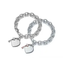 Bracciale in argento sterling 925 con ritorno al braccialetto per donna Chiave classica più catena con ciondolo a forma di cuore Chiusura a moschettone Design gioielli di lusso leggeri G220510