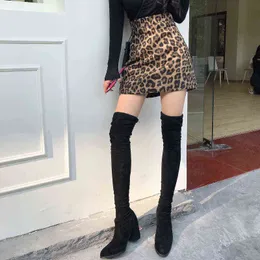 Werueruyu kvinnor leopard tryckt kjol hög midja sexig penna bodycon hip mini passar alla årstider casual orm kjol y220316
