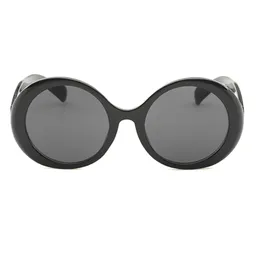 クラシックな高級レディースサングラス C レンズにエンボス加工デザインアイウェア黒白ラウンドファッションシェードサングラスフレームキャットアイ眼鏡夏の女性のサングラス