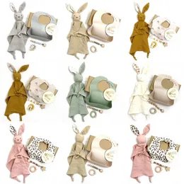 Kläder sätter baby bad leksak set trä rattle armband silikon tugga ring appsease kit för födda spädbarnflickor pojkar dusch presentkläder