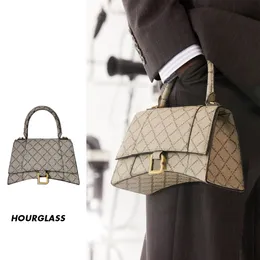 22SS Populära kvinnors lilla axelväska Luxury Fashion äkta läder handväska damer timglasväskor lyxig kvinna crossbody väska designer handväskor 19 cm