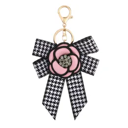 Gioielli di marca Portachiavi con camelia Anello con strass Fiore Bowknot Ciondolo Borsa Decorazione Charms Portachiavi Portachiavi Fashion Design Fettuccia Chiave per auto