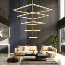 Wohnzimmer Kronleuchter Pendelleuchte Luxus quadratisches Esszimmer Kristall Licht moderne minimalistische Atmosphäre Villa Duplex Treppenlampen