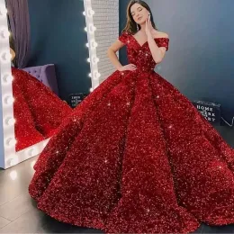 豪華な赤い紫色のボールガウンスパンコールQuinceaneraドレスオフショルダーV首の床の長さフォーマルパーティーイブニングドレス