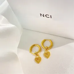 Designerörhängen Kvinnor charmar Luxury Gold Heart Design Letter Earring Luxurys gåvor Högkvalitativa smycken Party Wedding Jewelry 0503YB