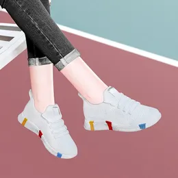 Sapatos de esportes casuais de moda de mancha de capota nova feminina de luxo clássico de luxo de luxo tênis respirável para mulheres de malha de tornozelo