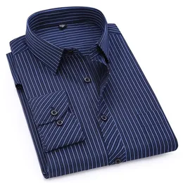 Plus stor storlek 8xl 7xl 6xl 5xl 4xl Slim Fit Mens Business Casual Long Sleeved Shirt Classic Striped Male Social Dress Shirts 220811