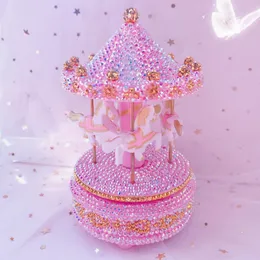 Obiekty dekoracyjne figurki błyszczące karuzelowe pudełko muzyczne Merry-Go-rund All Rhinestone Figurine Home Dekor DET DIY Prezent na Boże Narodzenie