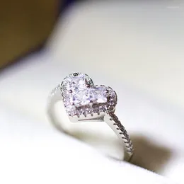 結婚指輪Huitan lydesigned Heart Love Love shaped CZ Ring Luxury Engagement Prospal