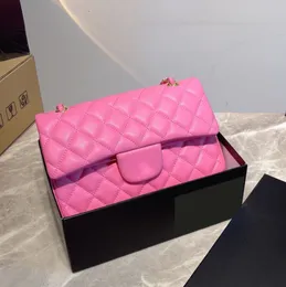 Borsa a tracolla classica da donna in pelle di pecora Doppia patta trapuntata con diamanti Hardware dorato Pelle intrecciata in metallo su tracolla a catena Borse di design di lusso