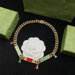 Luxuriöse Halsketten mit Kleeblatt-Anhänger, Buchstaben-Anhänger, hochwertige geprägte Stempel-Halskette mit Box