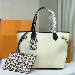 Pr￤glade ￤kta l￤der totes designer kvinnor mm fl￤tad kohud l￤der vild axelv￤ska crossbody clutch axel v￤skor leopard c226h