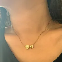 Подвесные ожерелья Простые малые сердца Начальное буквальное ожерелье для женщин Модный золотой цвет