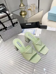Bayanlar tıknaz topuk sandalet terlikleri siyah beyaz yeşil platform slayt yüksek topuklu tasarımcı kare ayak parmağı moda gündelik parmak arası terlik katırları 35-41 kutu