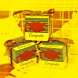 ギフトラップ10/20pcs正方形の形状卒業用紙ボックスお祝いパーティーのための独身の帽子キャップキャンディーパッケージングギフト