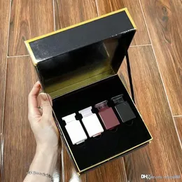 Tasarımcı Parfüm Seti Hediye Kutusu 4 Şişe 7.5ml Rose Prick Ud Wood Charm Parfüm Erkekler için Sprey Uzun Ömürlü Hızlı Teslimat Aşıklar Hediye EDP Parfum Toptan