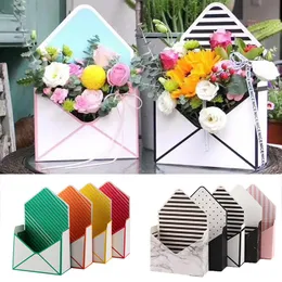 Gift Wrap 1pc Romantisk kuvertform Stripe Design Flower Bouquet Paper Packing Box Florist Supplies Wedding Party Desktop Decorift