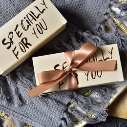 Przyjęcie do zapasów Kraft Paper Candy Box Wedding Walentynki Prezenty Prezenty magazynowe z wstążką