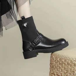 P's même noir moyen 2022 automne et hiver confortable talon épais moto Chelsea boucle bottes de mode 231215