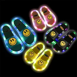 Children's LED Slipper Luminous Jelly Summer Girls Slippers PVC Cartoon Smile Beach Sandals Kids Home Bathroom Footwear 220427