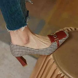 Retrô moda mulheres sapatos mil lattice de pássaro macio senhoras de couro bombas primavera quadrado dedos dedos pedaços de salto feminino G220425