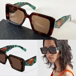 Kwadratowe damskie luksusowe okulary przeciwsłoneczne Symbole PR23 Leopard Shades Travel Designer Mężczyźni Trendy Leopard Green jade stone Okulary przeciwsłoneczne Gruby bawół róg Lunettes de soleil