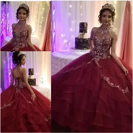 2022 Modern Sliver Embroidery Tulle bordeaux Quinceanera Abiti da ballo Collo alto Buco della serratura Indietro Increspature di perline di cristallo Sweet 16 Dress Vastidos De C0601G055