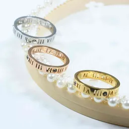Roman ausgehöhlter digitaler Mode-einfacher neuer Ring mit Diamant-Schwanznetz roter, kühler Wind weiblich