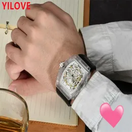 자동 기계적 사파이어 시계 남자 중공 디자인 43mm 시계 다기능 스포츠 스타일 방수 미션 런웨이 우수한 양질의 손목 시계