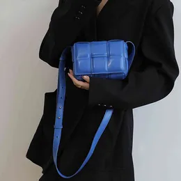 Ny Mini Woven Pillow Bag Fashion äkta läder Kvinnor lyx varumärke axel messenger väska mobiltelefon läppstift pack het 220626
