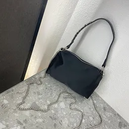 Högkvalitativ 2021 Vår Ny Kedjebrev Liten Square Bag Silk Face Handväska En Shoulder Bucket Väskor Ljus Enkel Bouncing Di Messenger Bag Sexy Street Handväskor