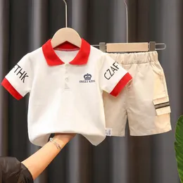 Completi di abbigliamento T-shirt per ragazzi estivi Pantaloncini Abito casual a due pezzi Vestiti per bambina Bambini Abbigliamento per bambini