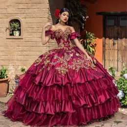 Ciemnoczerwone sukienki Quinceanera z kurtką haftową frezowanie Słodka 16 meksykańskich dziewczyn suknie balowe marszczyzny vestidos de 15 anos