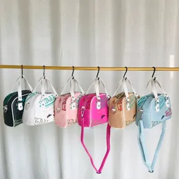 Ensemble de sacs et casquettes pour femmes Nouveaux sacs à main avec impression de lettres Sacs de créateurs de niche Messenger Européens et américains