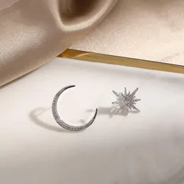 Dingle ljuskrona kontrakterade mode glänsande kristallkvinnor släpp örhängen söt joker asymmetrisk måne och stjärnmodellering fina örhängen