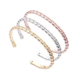 Europa America Fashion Bangle Lieben Frauen Edelstahl 18K Gold plattiert Diamantgravierte Plaid offenes schmales Armband