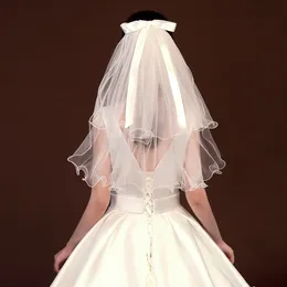 白いブライダルベールユニークな結婚式のヘアアクセサリーボウノットリボンショートチュールカットエッジベール