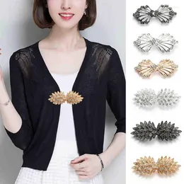 Pins Brooches Rhinestone Cardigan Clips Metal Crystal Sweater Cheongsam Button Cape Feather Heart Dress Pin Sewing DIY Part Seau22