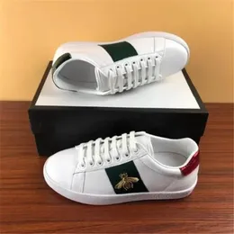 Nowe wyszywane pszczoły białe buty mężczyźni kobiety oddychające buty sportowe buty moda dzika para trampki