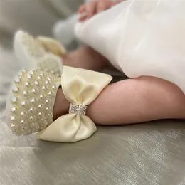 アイボリーレースバプテスマガールシューズポグラフフラワーベビーキラキラ真珠のような洗礼靴ソフト快適な幼児靴220808