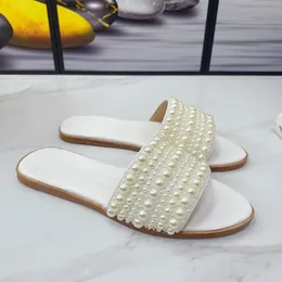 최고 품질 2022 새로운 특허 가죽 진주 샌들 여성 브랜드 디자인 Falt Fashion 슬리퍼 Genunine Leathe Shoes