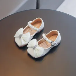 Sapatos de couro para meninas e bebês da moda Sapatos sociais com laço infantil Sapatos rasos para bebês meninas tamanho novo 23-34