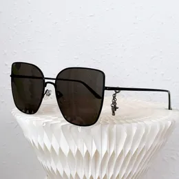 Kadın Tasarımcı Güneş Gözlüğü Z1720 Yeni Moda Retro Yaz UV Koruma Rastgele Çerçeve Mektup Kolye ile Geliyor