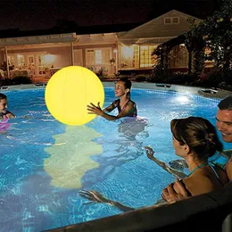 Nyhetsbelysning Swimming Pool Toy 13 Färger Glödande boll Uppblåsbar LED -strandboll Vatten lekutrustning Underhållning Dropshipping