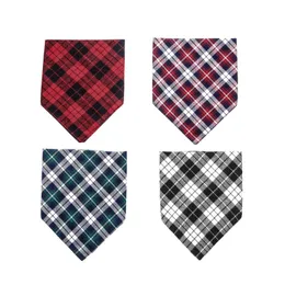 Hundkläder Skottland Plaid Pet Colars For Dogs Brand Dark Color Classic Puppy Bandana Bibbs Justerbara Två storlekar Triangelhalscollardog