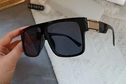 sunglasses For Men and Women Summer style Flat Top Large Oversized 31070 Anti-Ultraviolet Retro Plate Square Full frame fashion Random Box